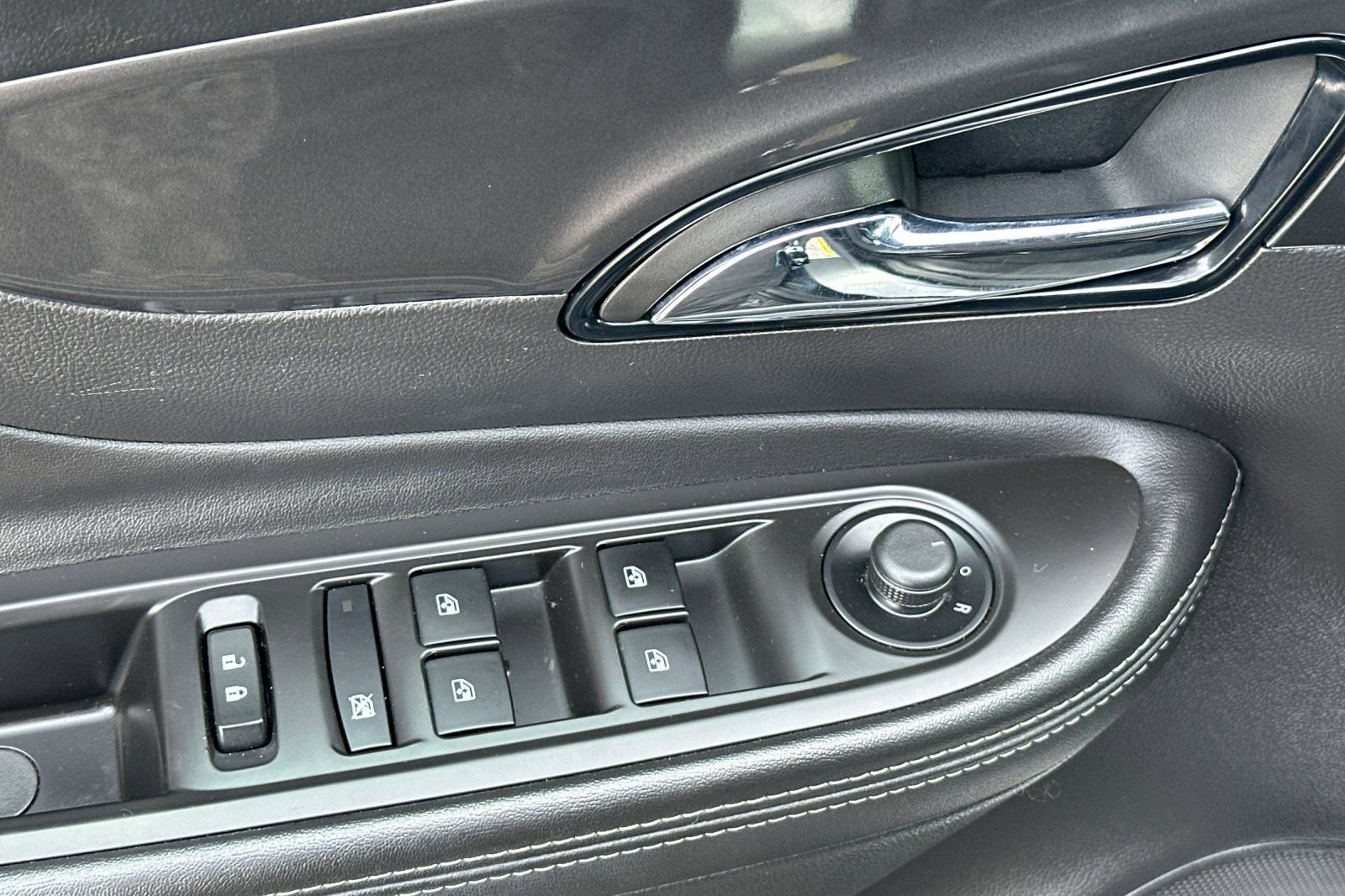 Used 2020 Buick Encore Preferred image 11