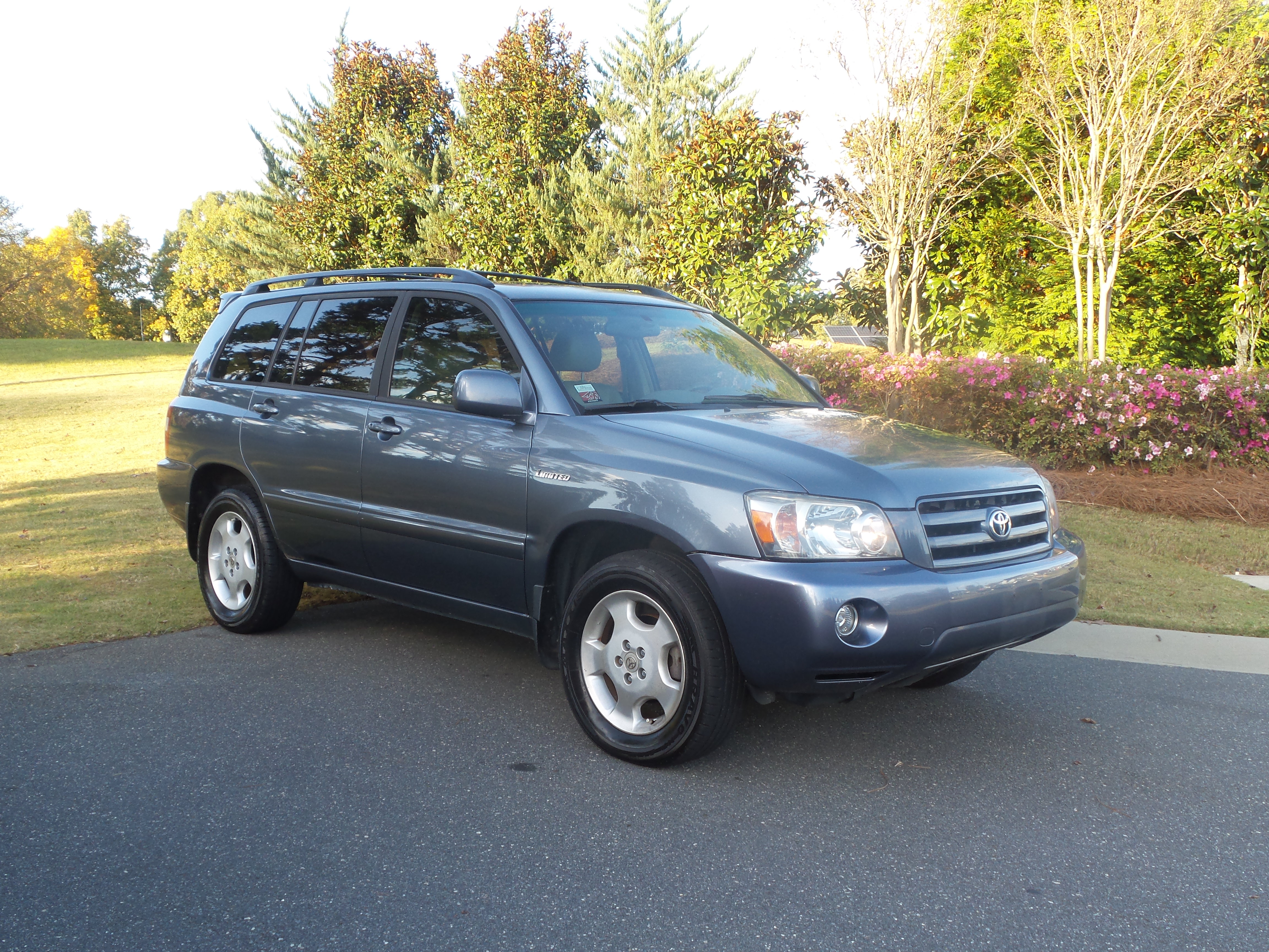 Used 2005 Toyota Highlander 4WD V6 w/ 3rd Row