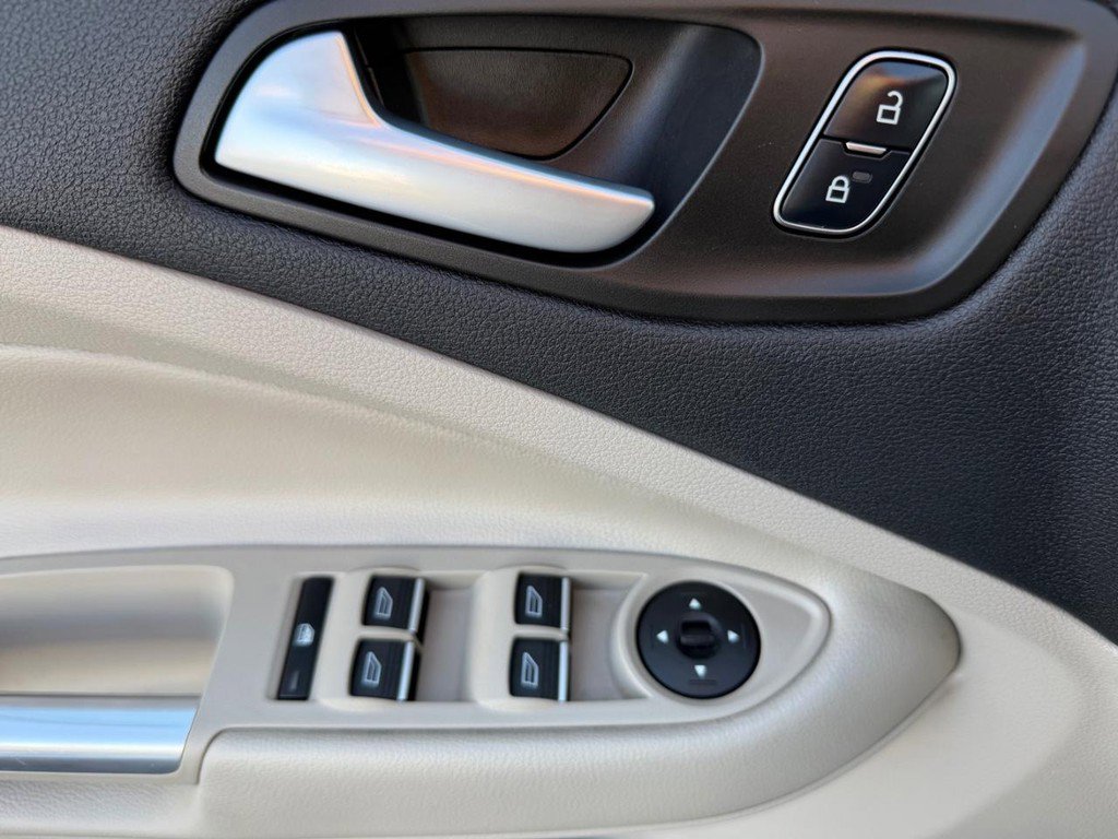 Used 2017 Ford C-MAX SE w/ Interior Protection Package image 32