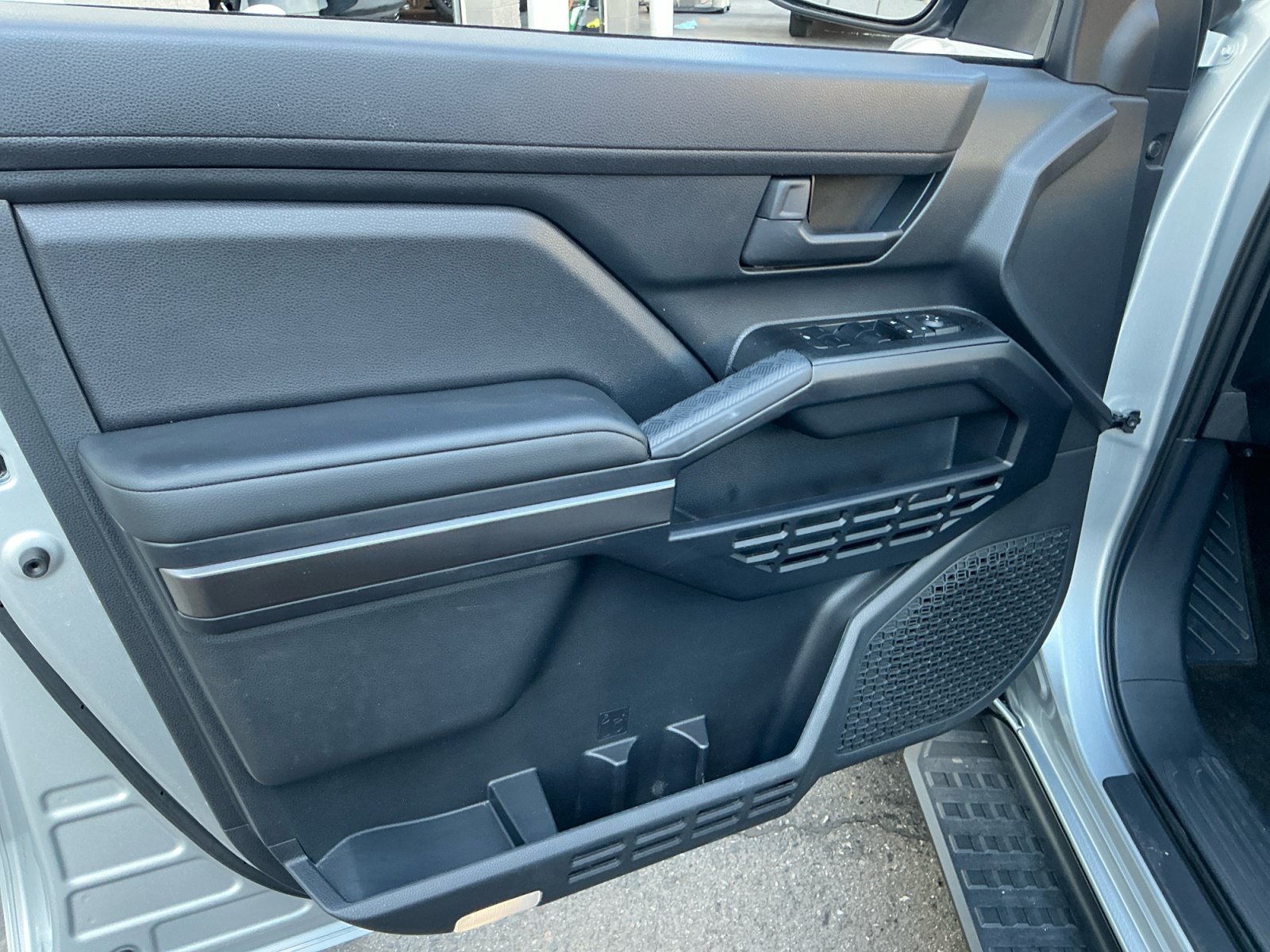 Certified 2025 Toyota 4Runner SR5 AWD/4WD image 13