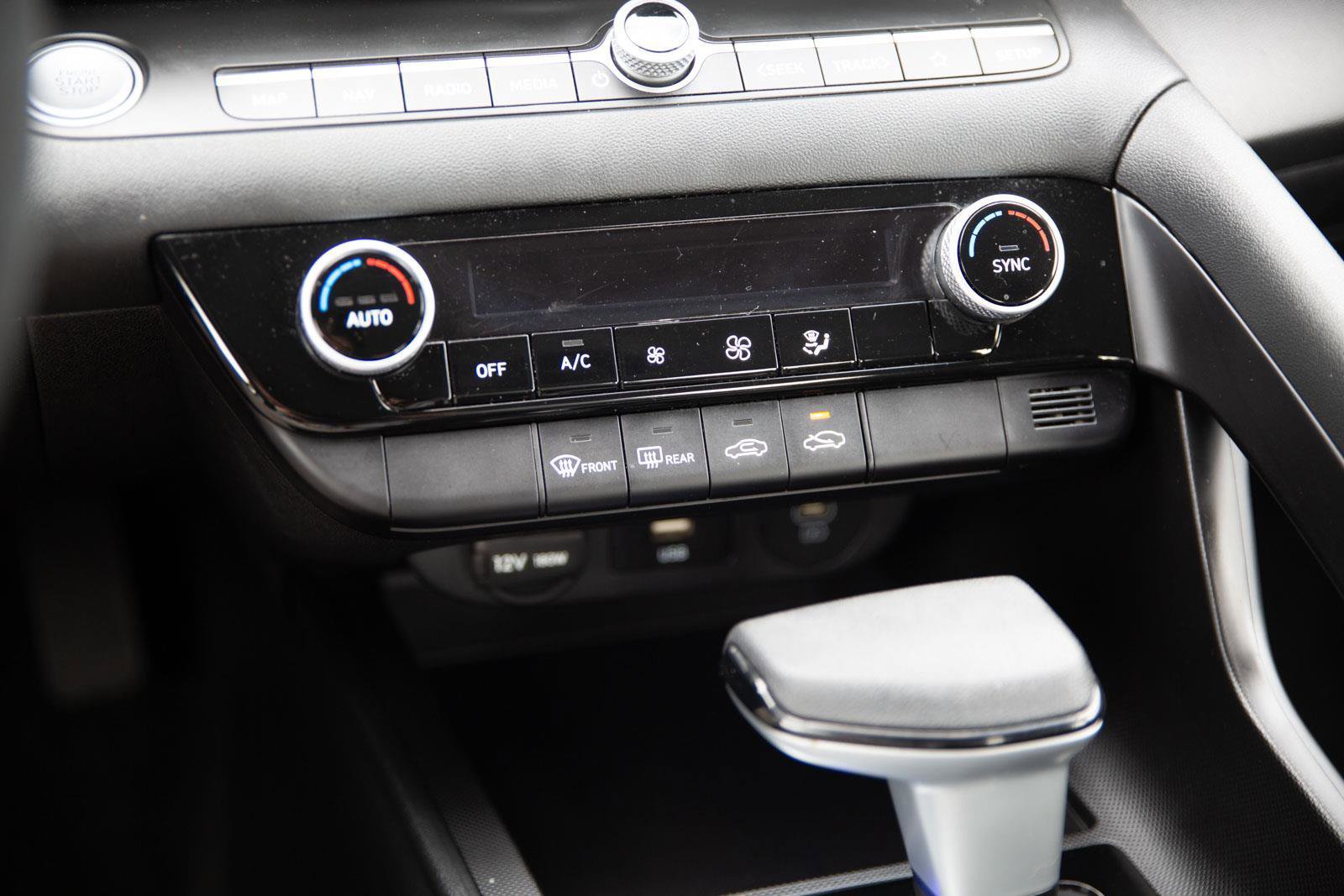 Used 2024 Hyundai Elantra SEL FWD image 15