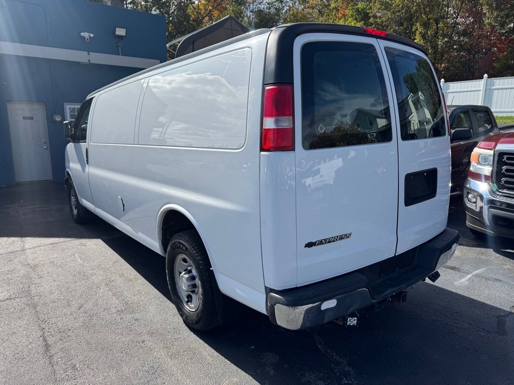 Used 2017 Chevrolet Express 3500 Extended w/ Chrome Appearance Package image 4