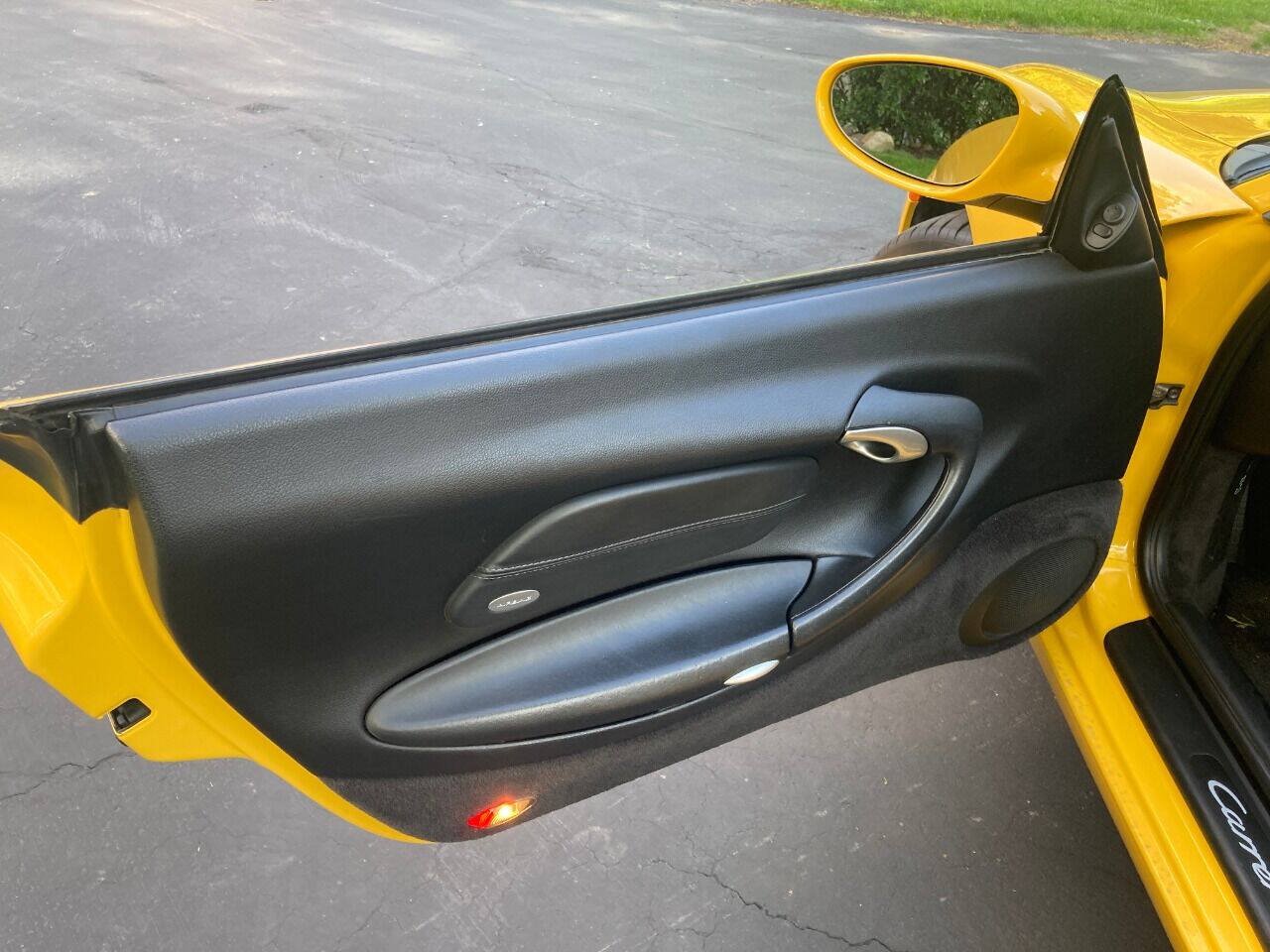 Used 2001 Porsche 911 Cabriolet image 41