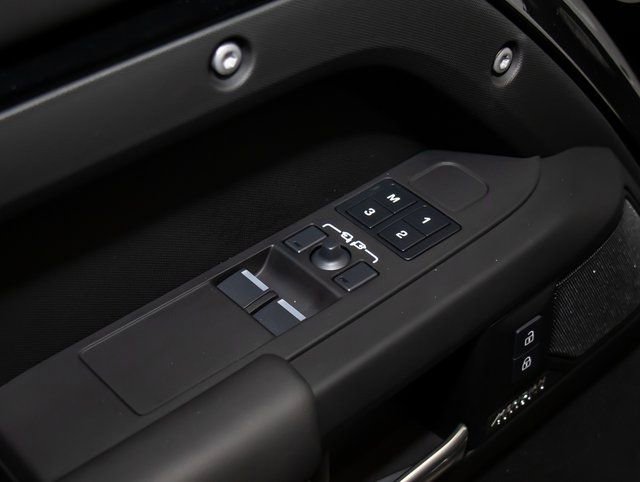 Certified 2025 Land Rover Defender 90 X-Dynamic SE image 14