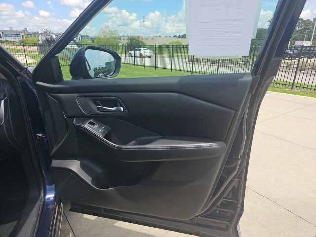 Used 2025 Nissan Rogue SV FWD image 20