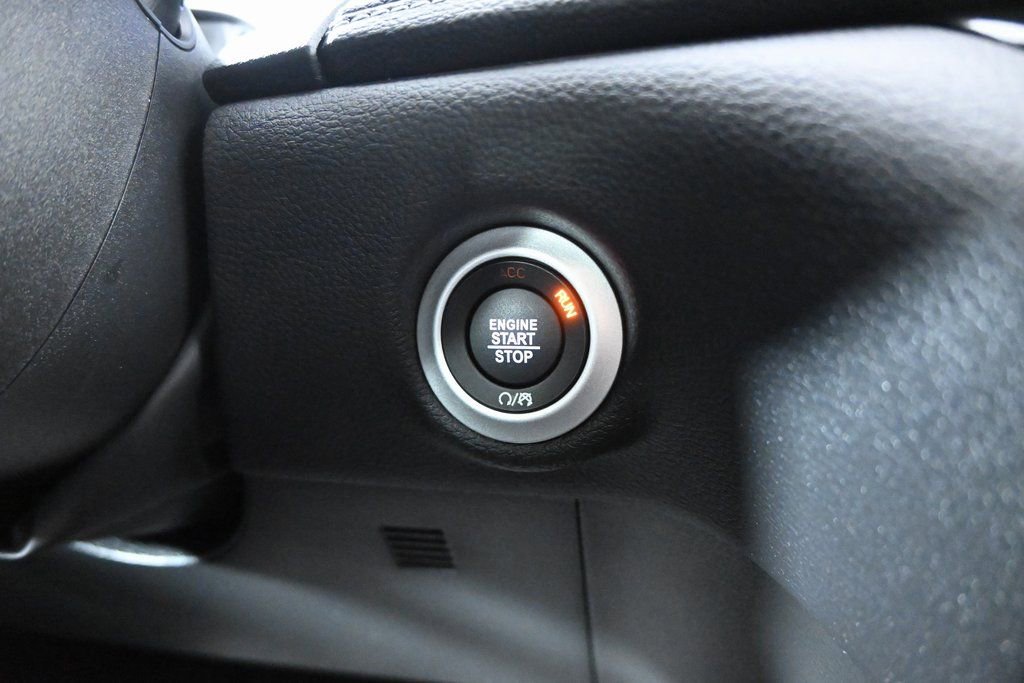 Used 2025 Chrysler Pacifica Select FWD image 32