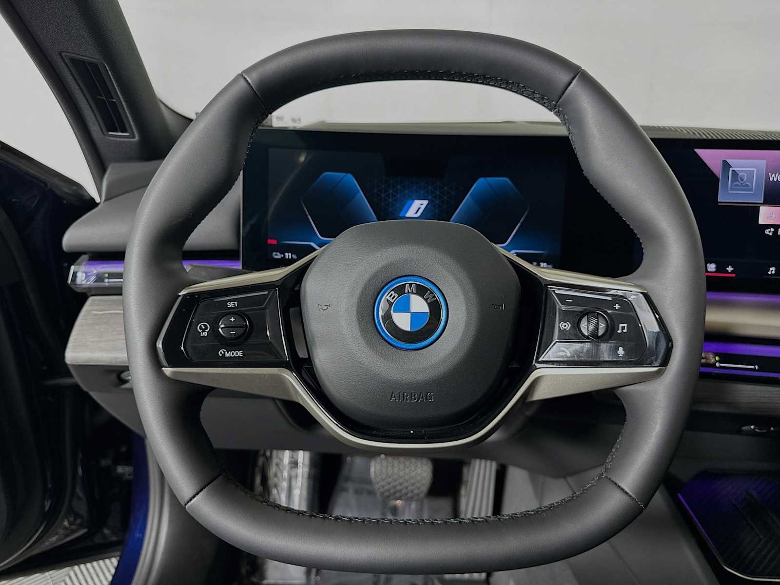 Used 2025 BMW i5 eDrive40i w/ Premium Package image 11