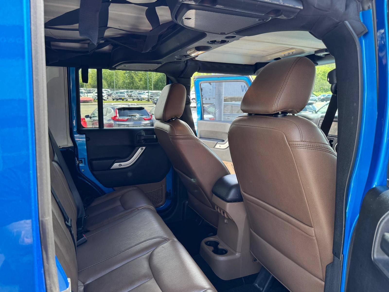 Used 2015 Jeep Wrangler Unlimited Sahara w/ Connectivity Group AWD/4WD image 10