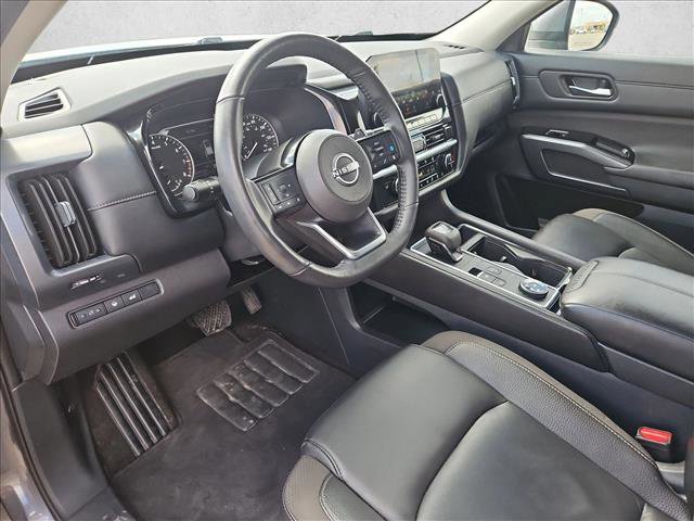 Used 2025 Nissan Pathfinder SL image 10