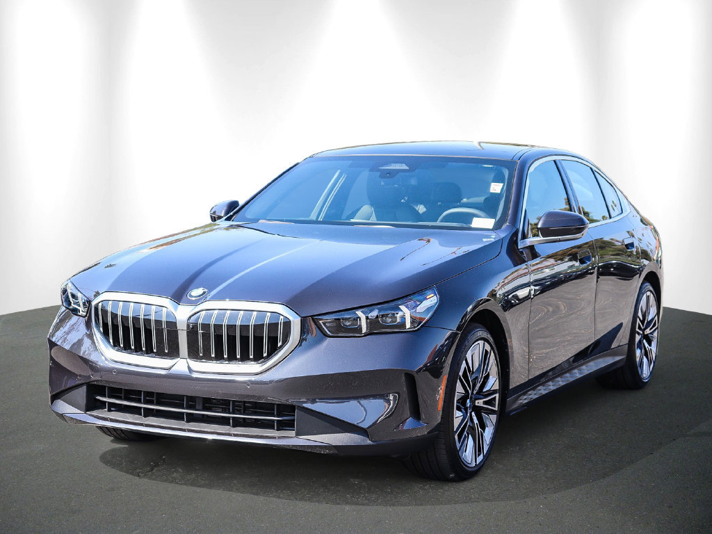 Used 2027 BMW 540i xDrive AWD/4WD image 3