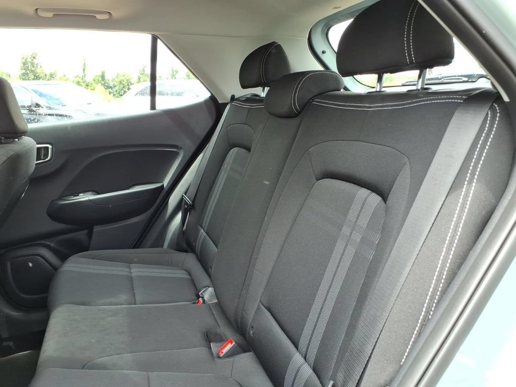 Used 2025 Hyundai Venue SEL FWD image 12