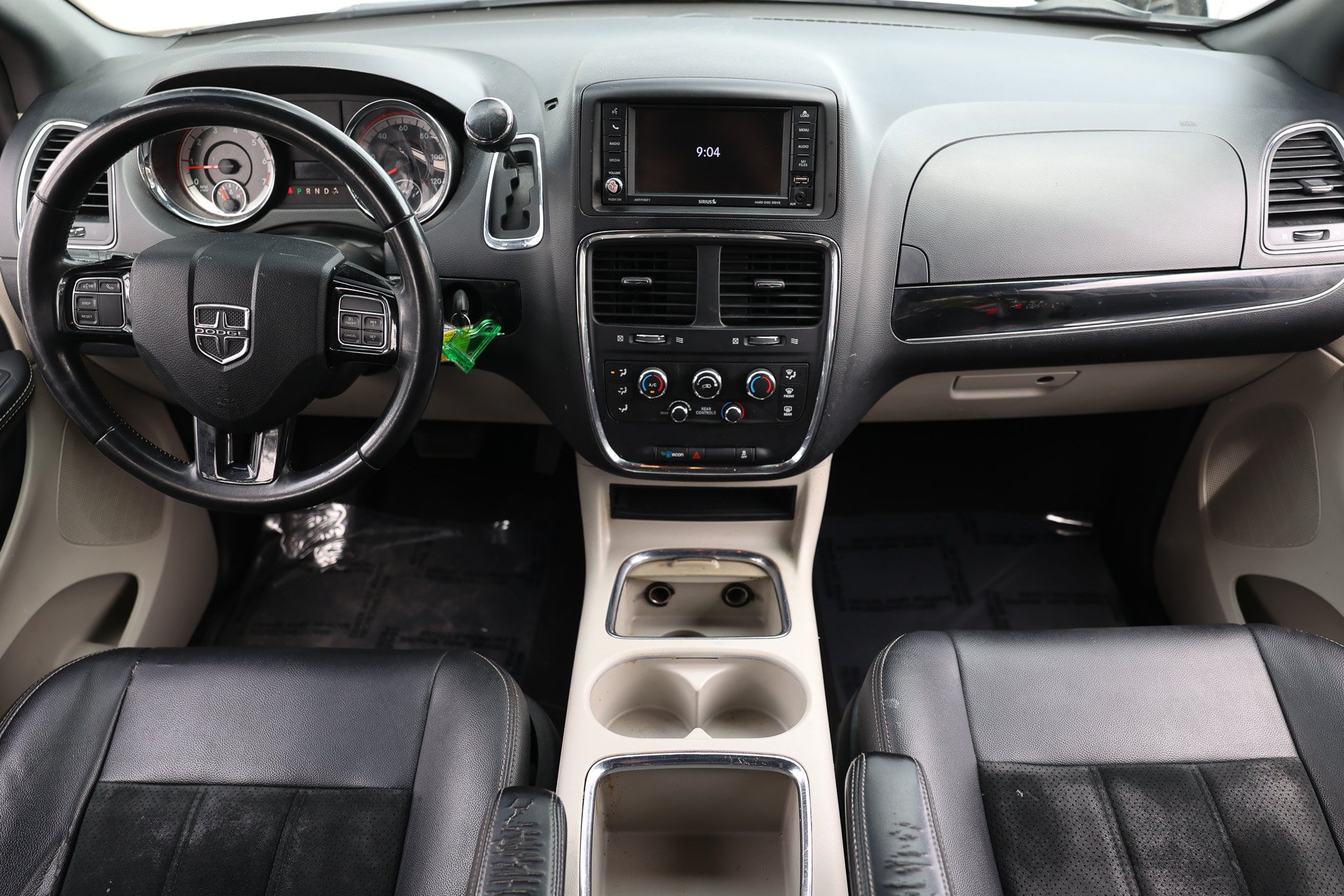 Used 2018 Dodge Grand Caravan SXT FWD image 2