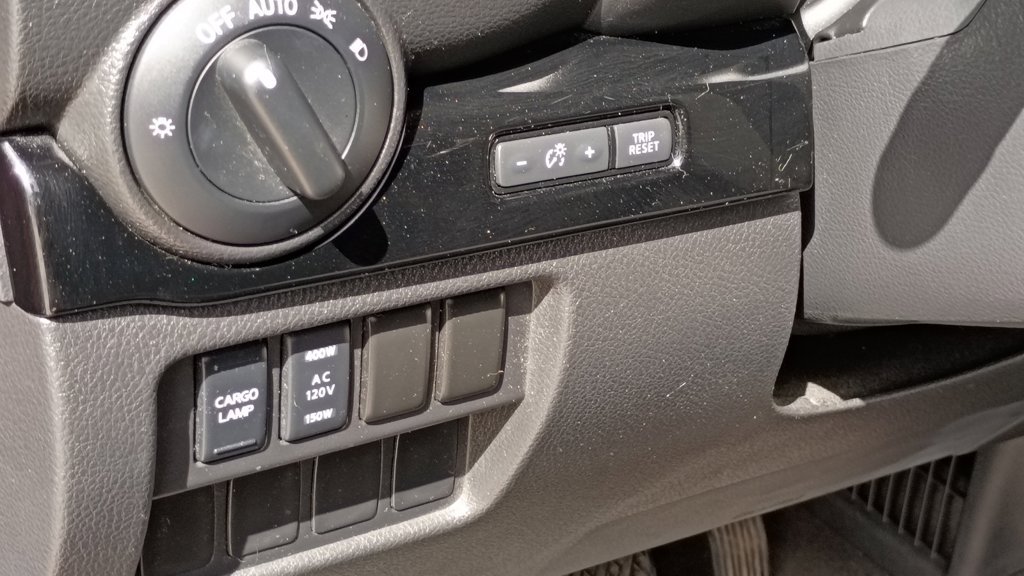 Used 2022 Nissan Titan SV w/ SV Convenience Package AWD/4WD image 21