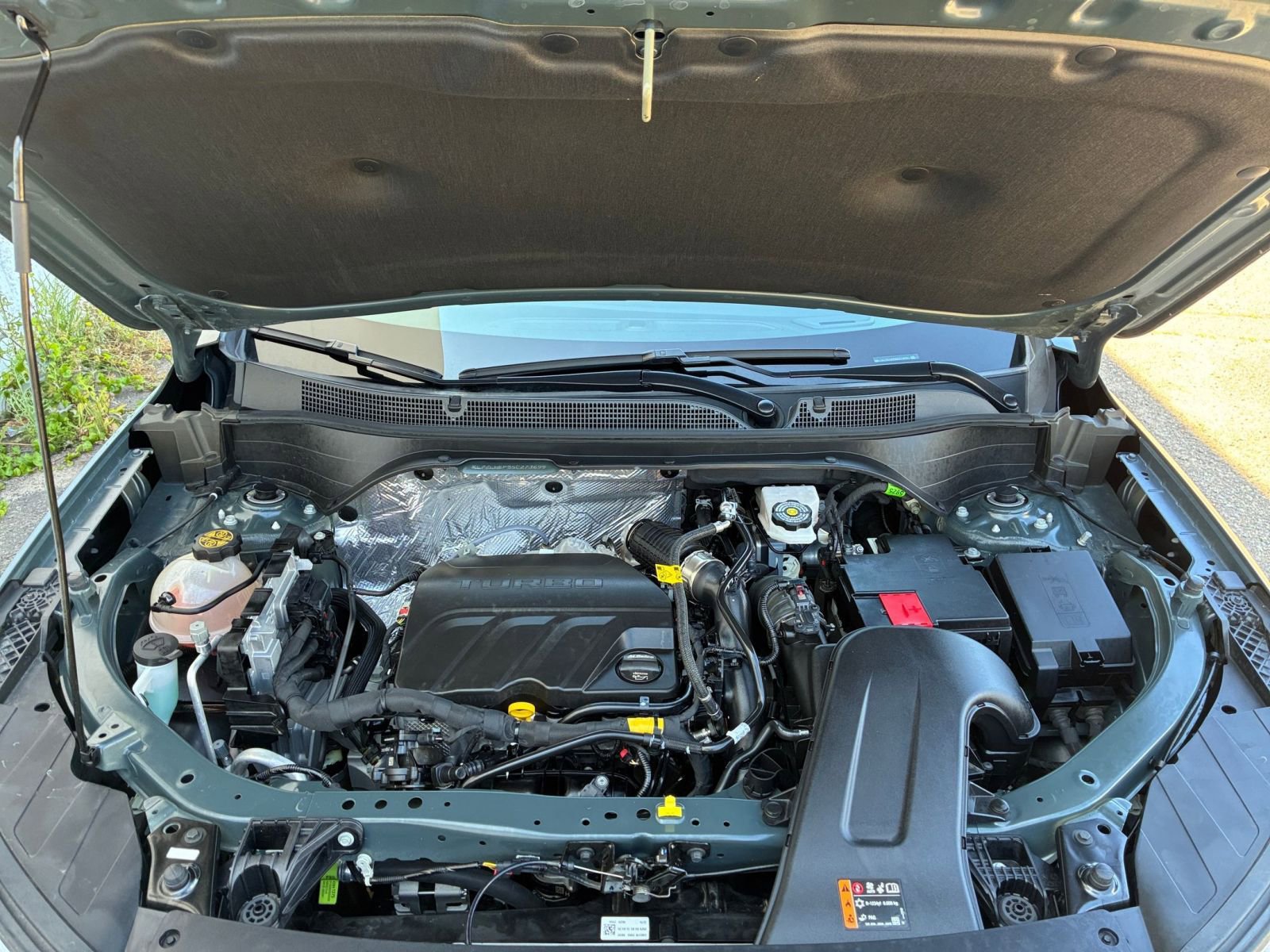 Used 2025 Chevrolet Trax LT w/ LT Convenience Package FWD image 31