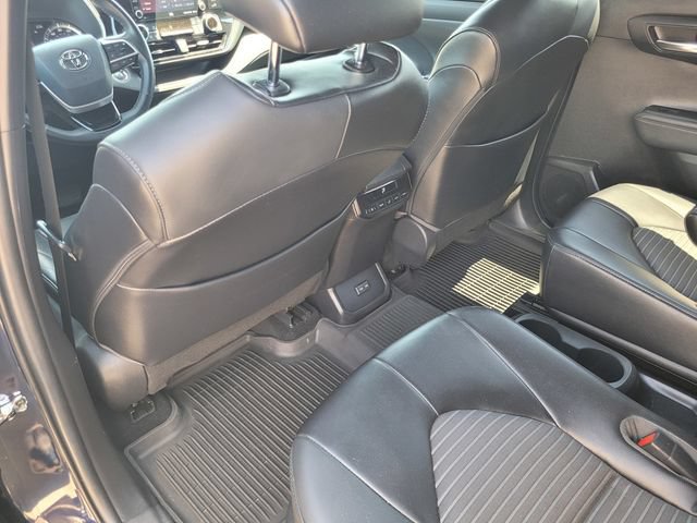 Used 2022 Toyota Highlander XSE AWD/4WD image 12
