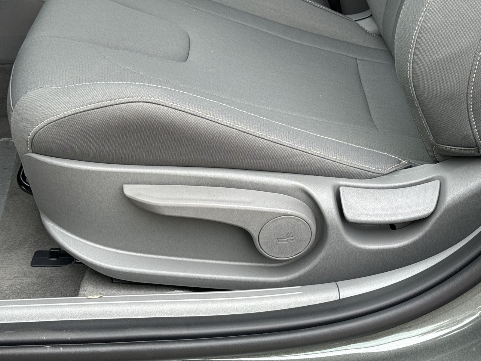 New 2026 Hyundai Elantra Sport FWD image 14