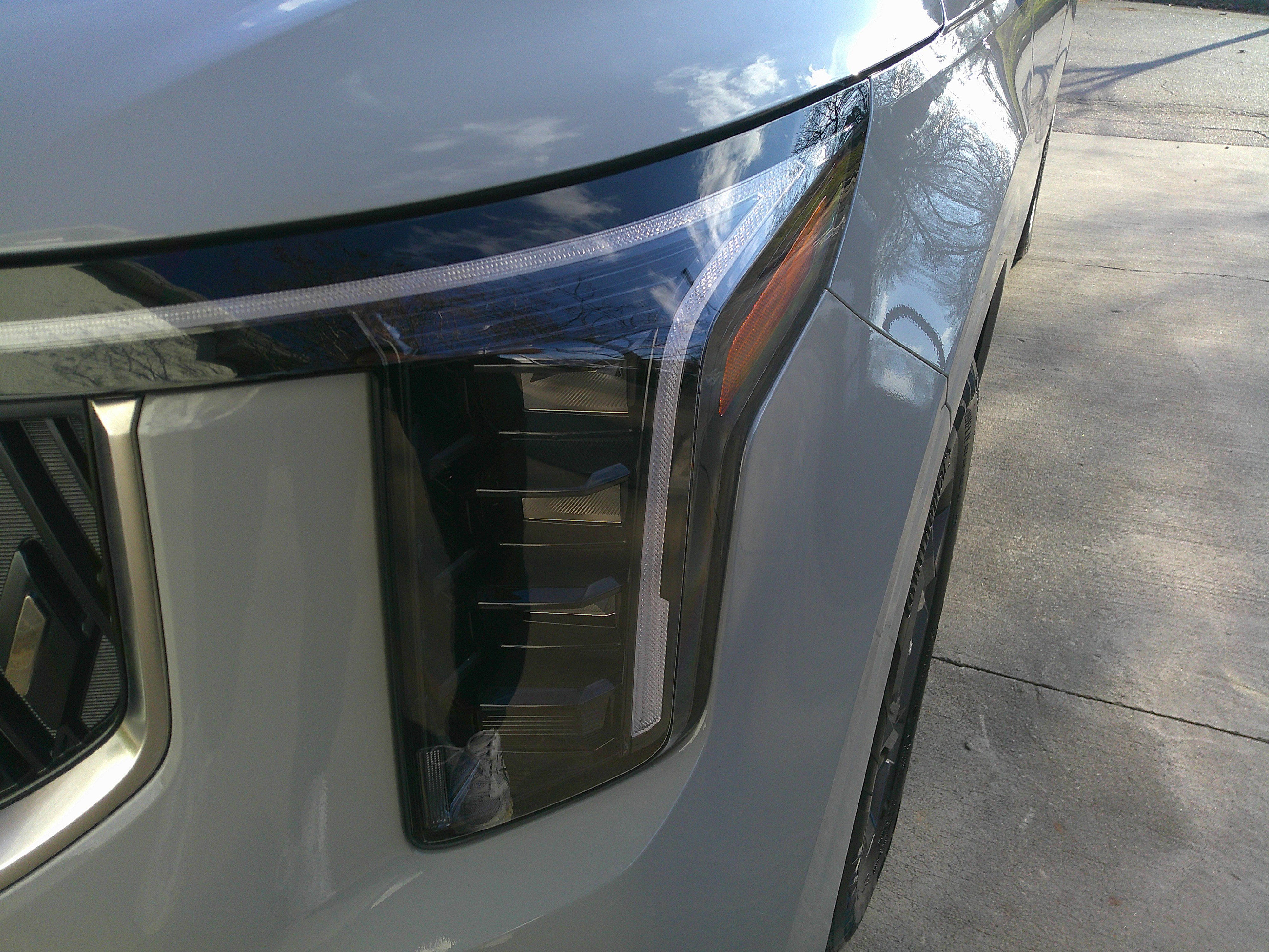 Used 2025 Kia Carnival EX image 7