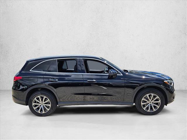 Used 2026 Mercedes-Benz GLC 300 image 4