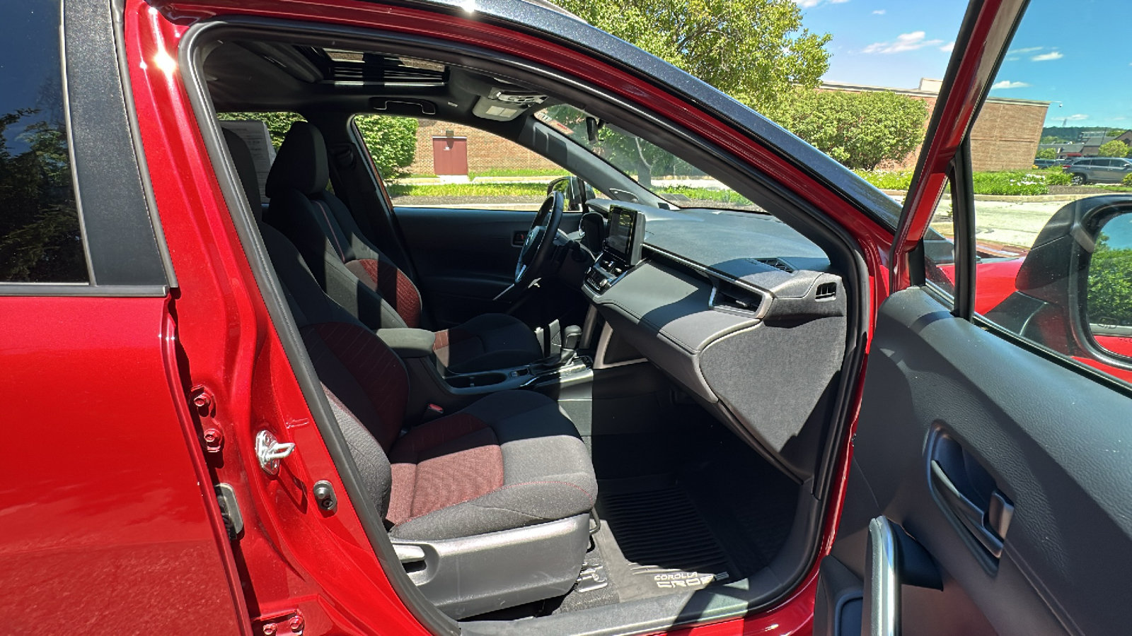 Used 2024 Toyota Corolla Cross AWD Hybrid w/ Moonroof Package image 24