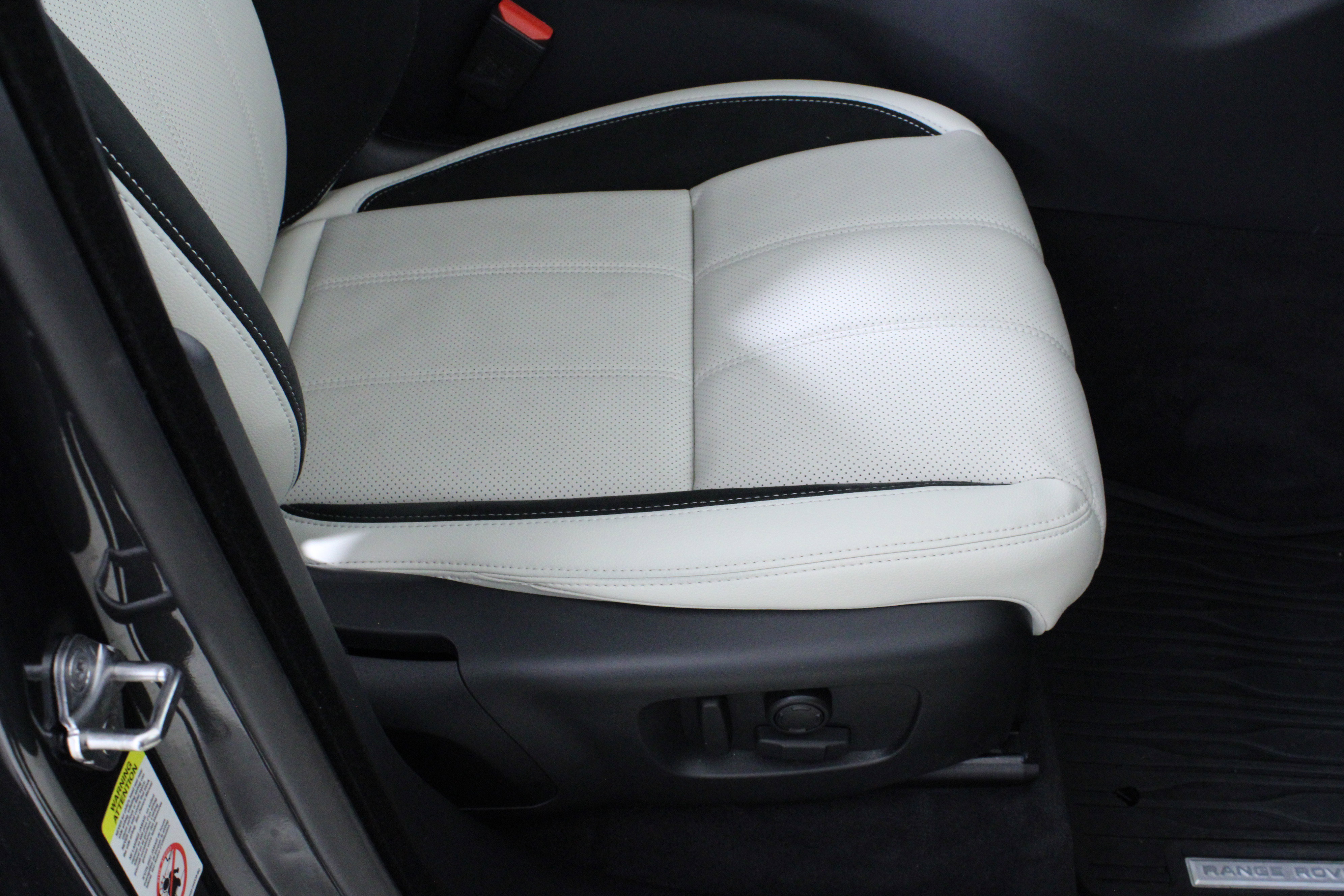 Used 2023 Land Rover Range Rover Velar R-Dynamic S AWD/4WD image 16