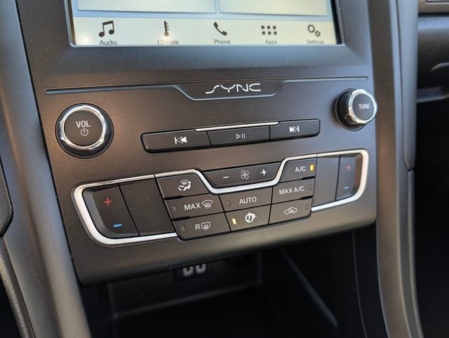 Used 2019 Ford Fusion SE w/ Equipment Group 151A FWD image 23