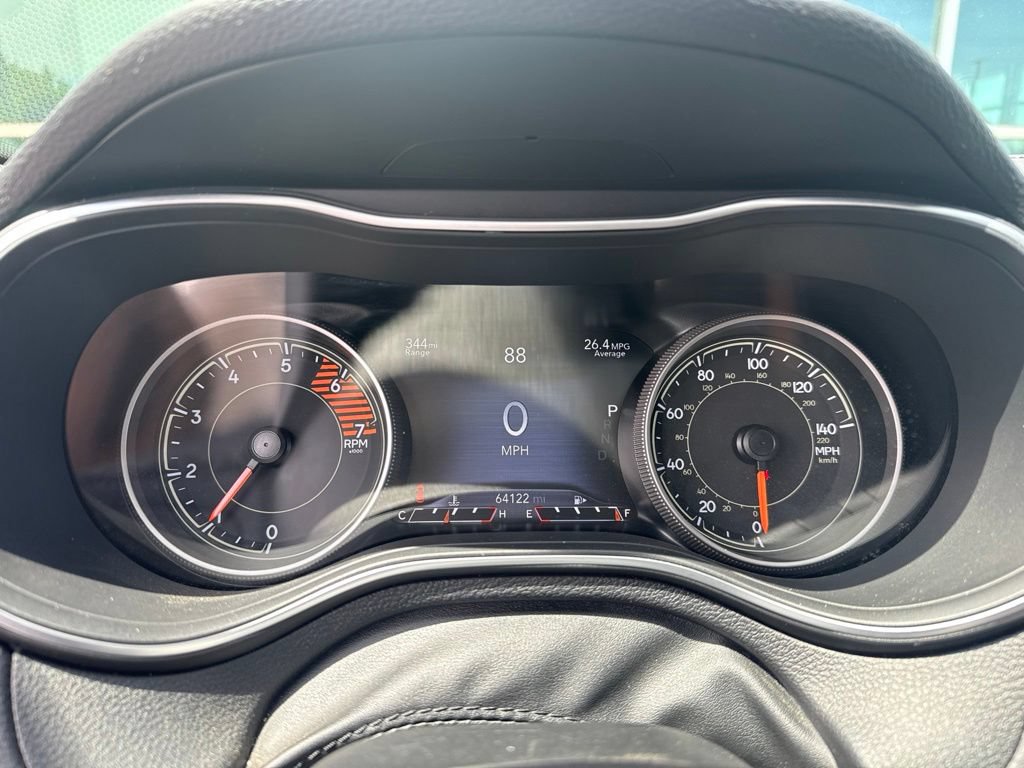 Used 2019 Jeep Cherokee Limited w/ Luxury Group AWD/4WD image 3
