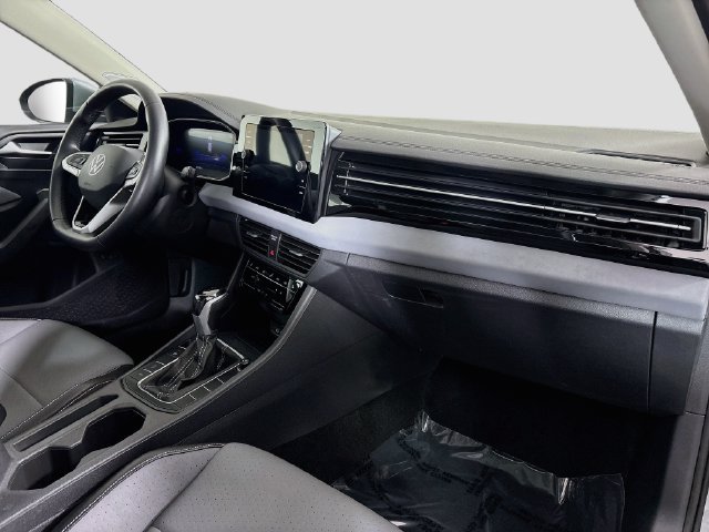 Used 2025 Volkswagen Jetta SE FWD image 32