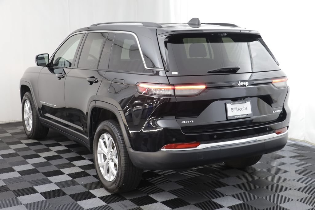 Used 2023 Jeep Grand Cherokee Limited w/ Luxury Tech Group II AWD/4WD image 16