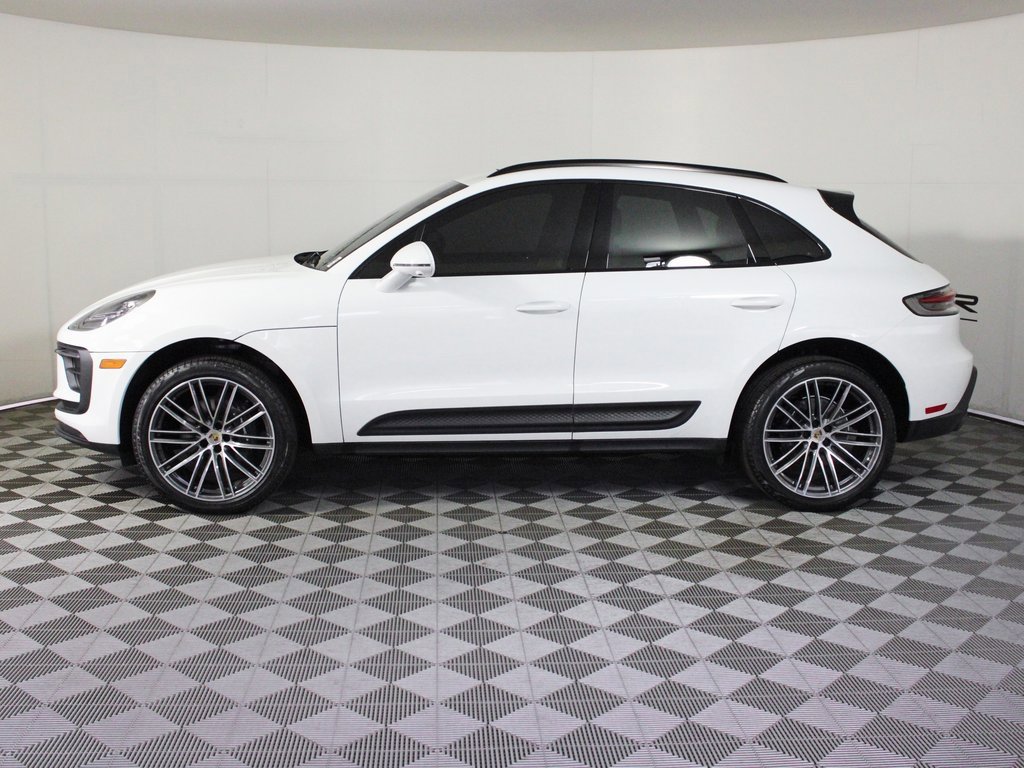 Used 2025 Porsche Macan w/ Premium Package Plus image 2
