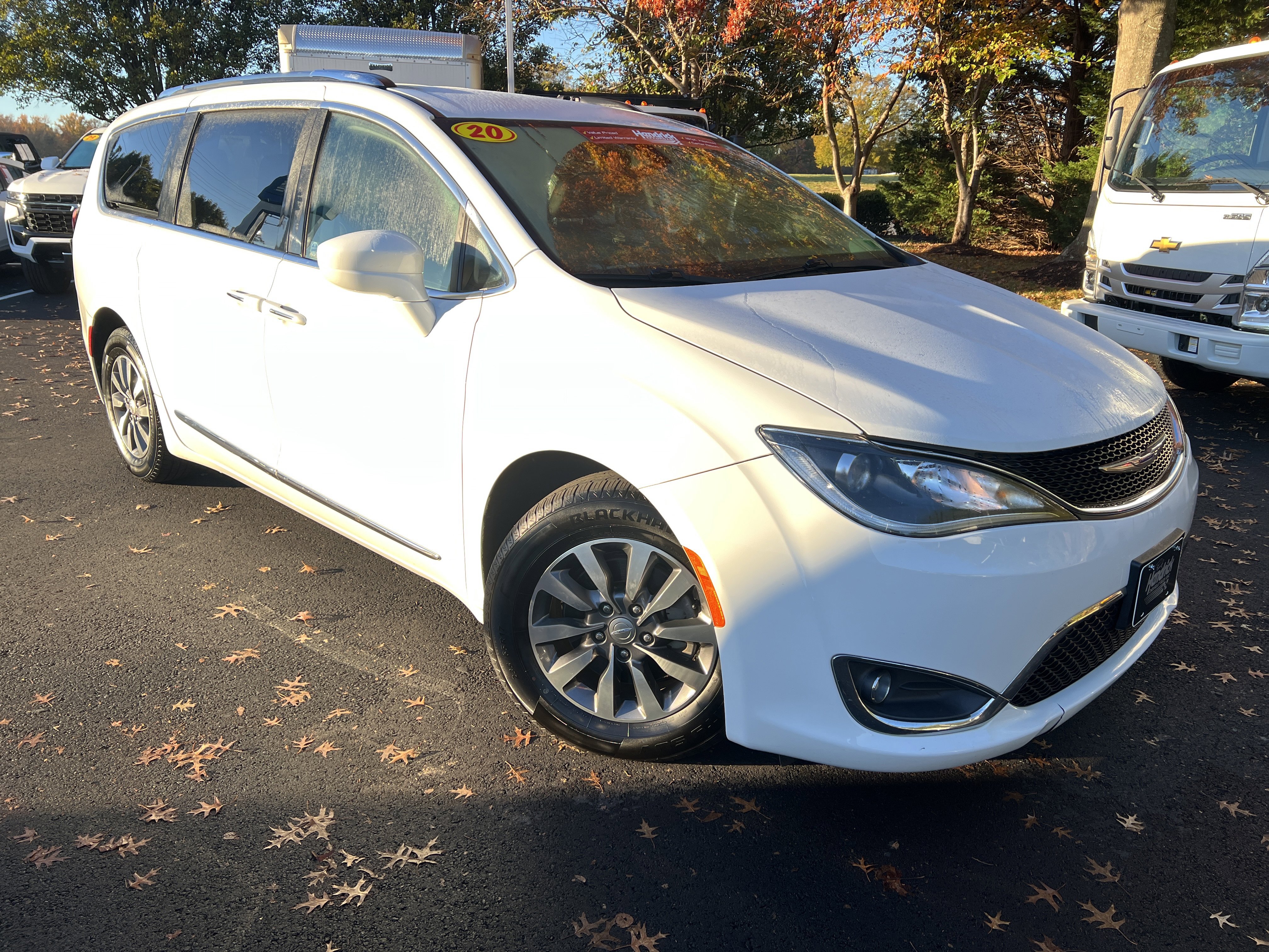 Used 2020 Chrysler Pacifica Touring-L Plus image 2