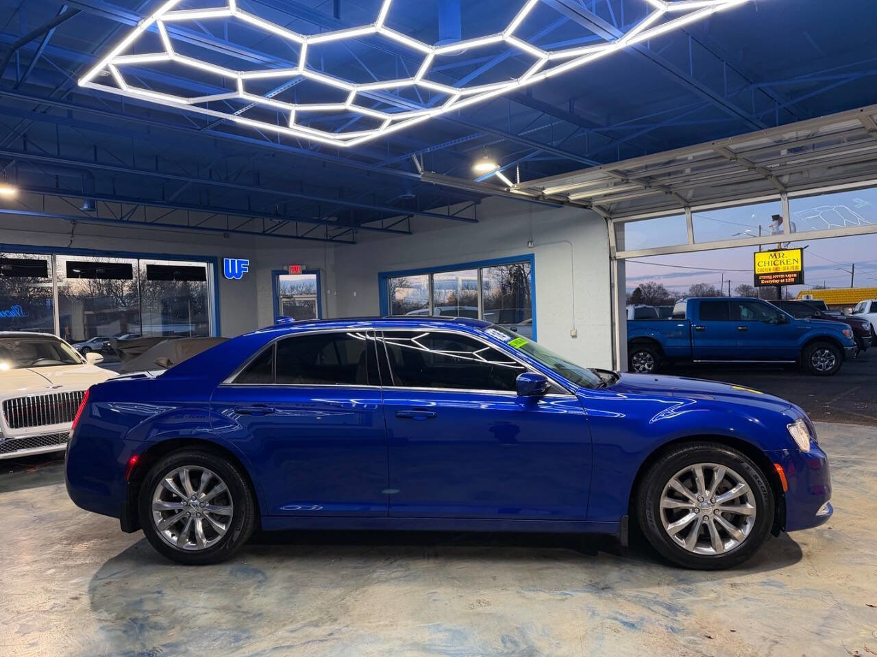 Used 2018 Chrysler 300 Touring L AWD/4WD image 7
