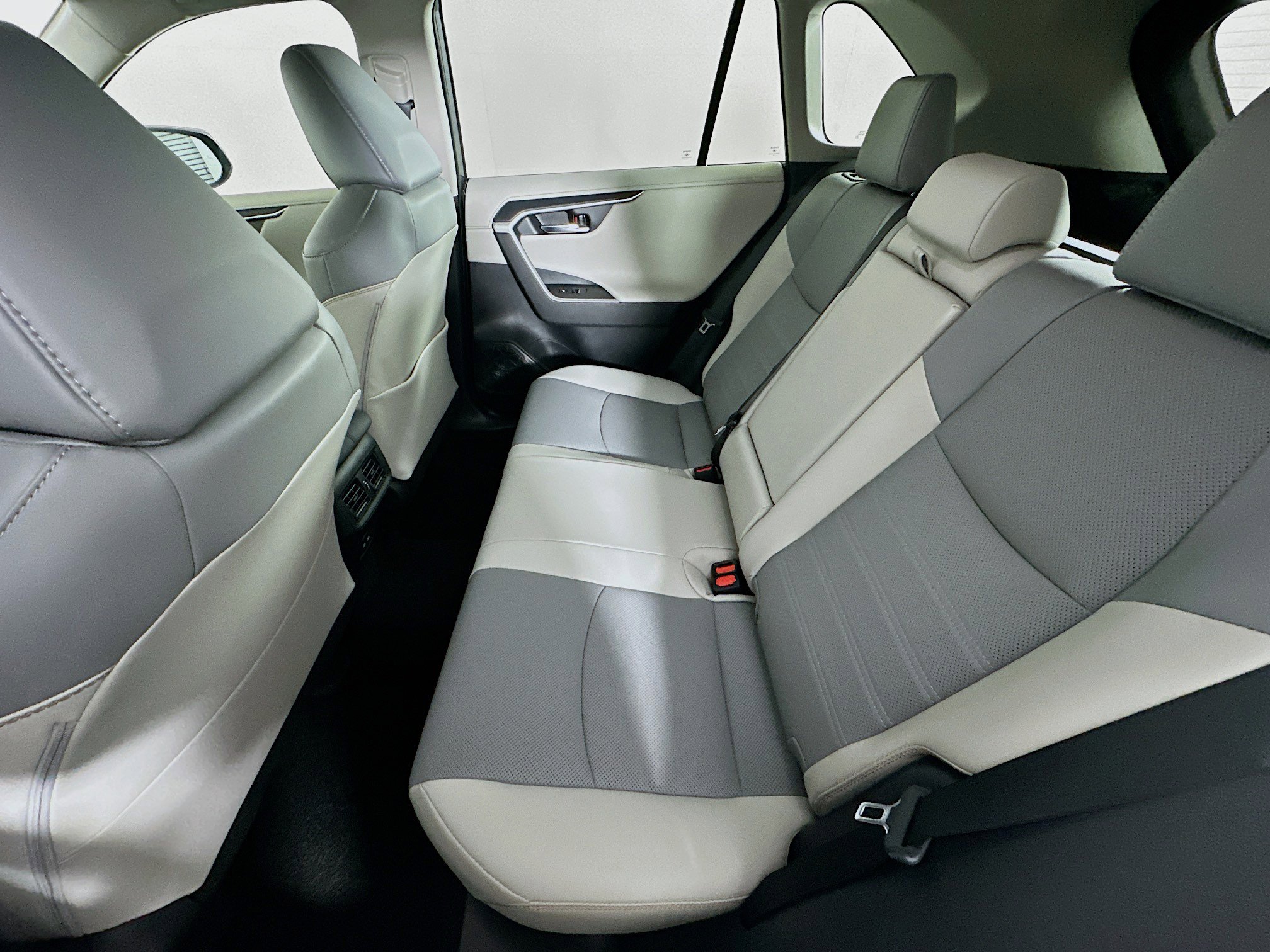 Used 2025 Toyota RAV4 Limited w/ Advanced Technology Package image 29