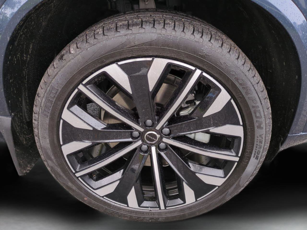 New 2026 Volvo XC90 B6 Plus w/ Protection Package Premier AWD/4WD image 11