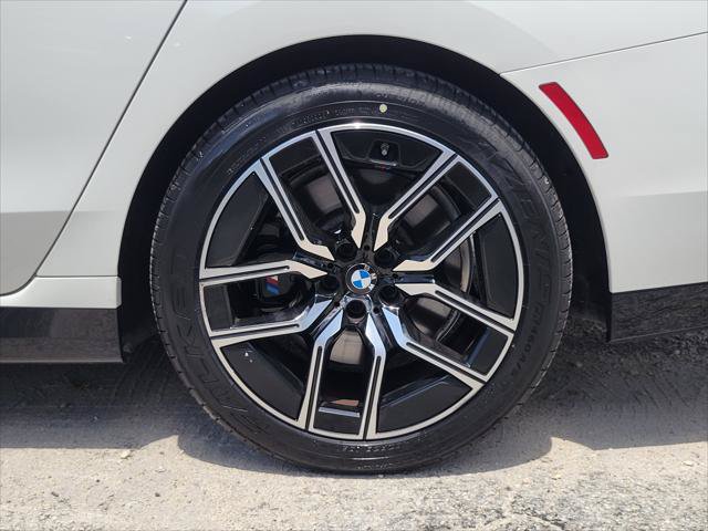 Used 2025 BMW 740i xDrive AWD/4WD image 7