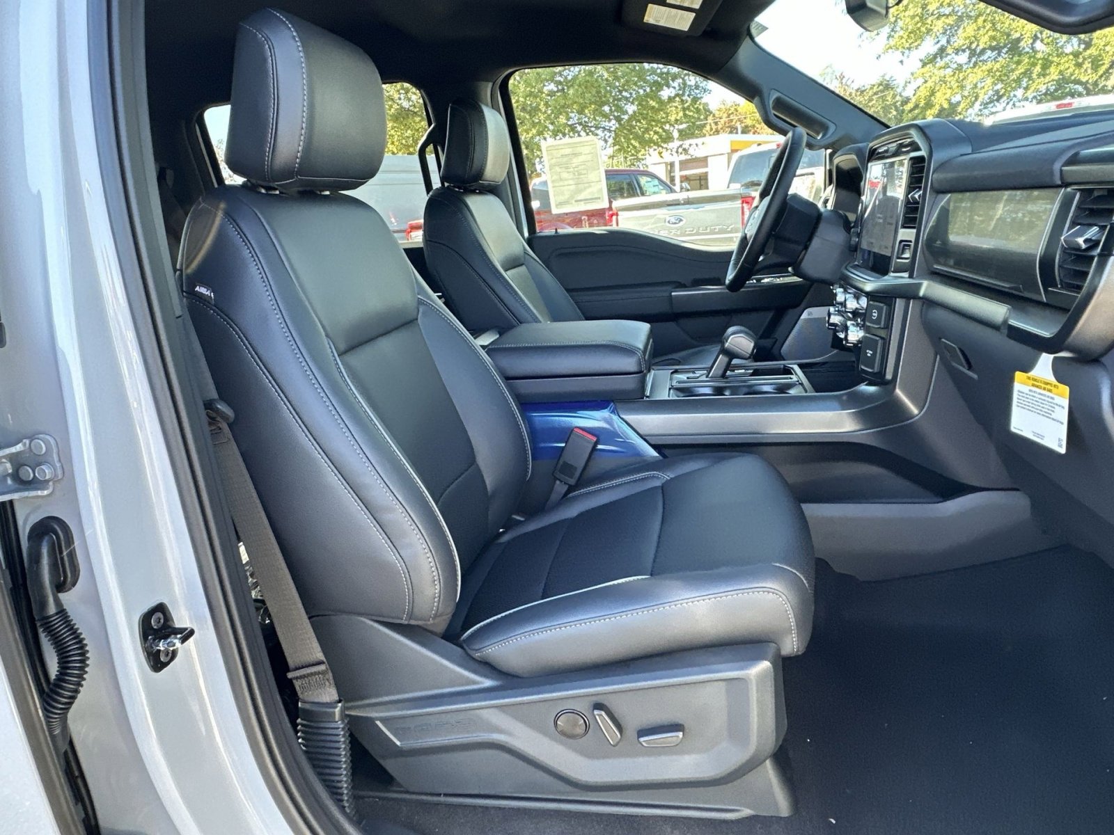 New 2025 Ford F150 Lariat w/ Equipment Group 501A Mid image 38