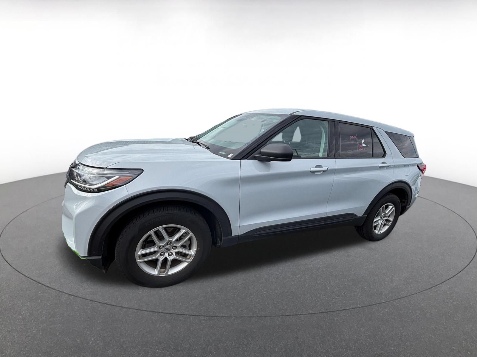 Used 2026 Ford Explorer Active AWD/4WD image 3