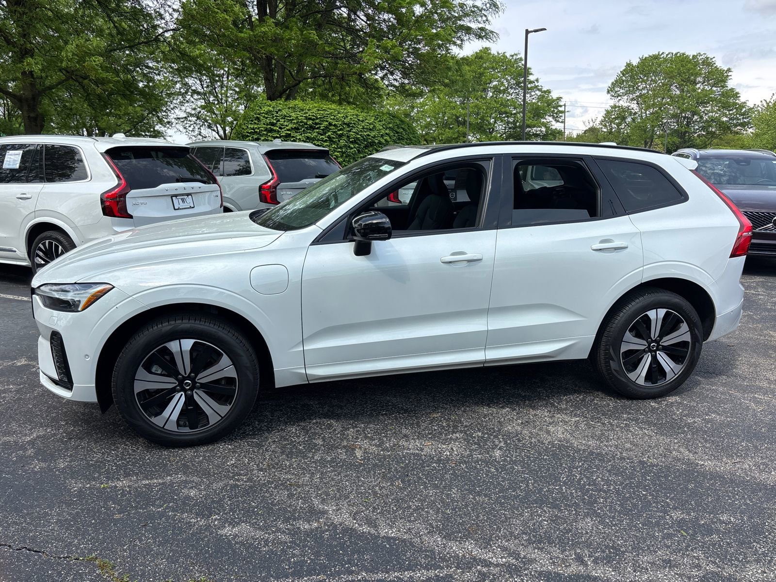 Used 2025 Volvo XC60 T8 Plus w/ Protection Package Premier AWD/4WD image 8