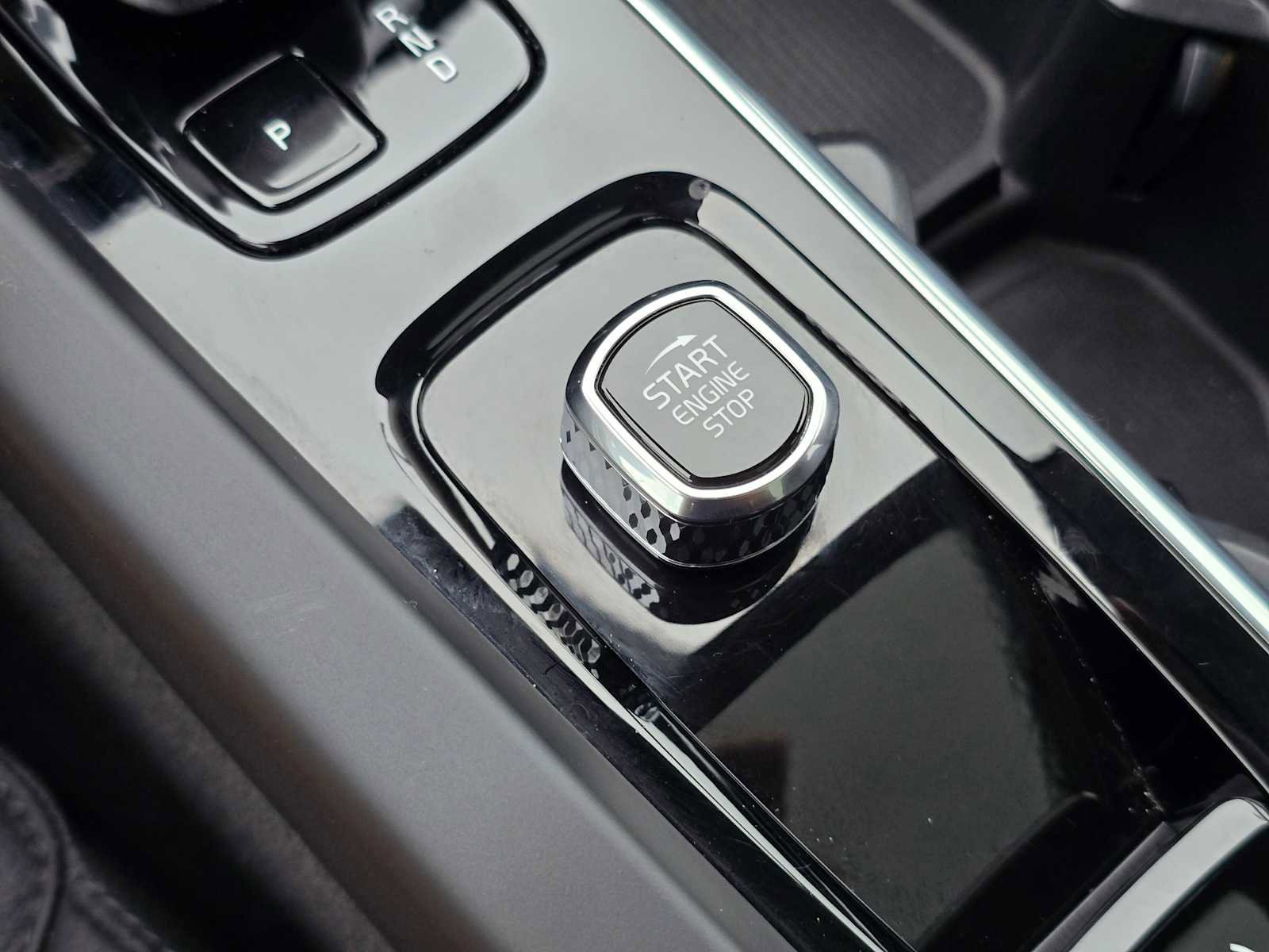 Certified 2025 Volvo XC60 B5 Plus image 33