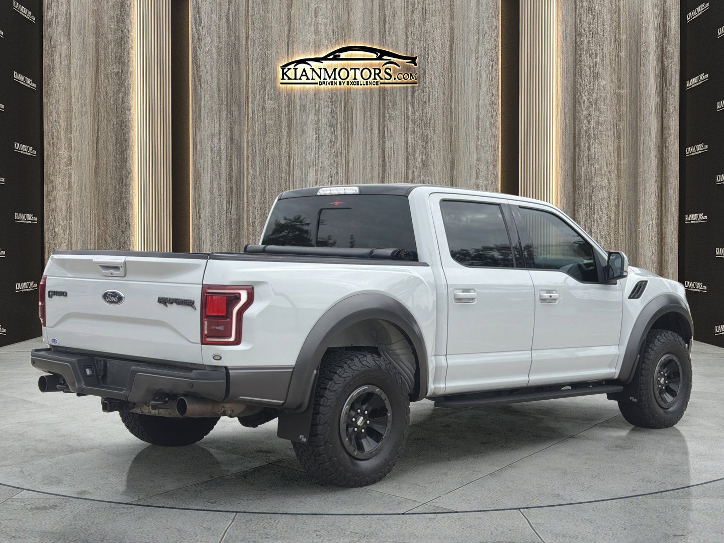 Used 2017 Ford F150 Raptor w/ Equipment Group 802A Luxury AWD/4WD image 13