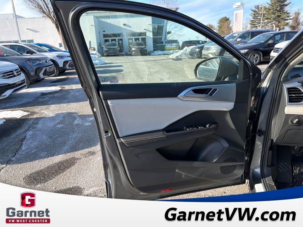 New 2026 Volkswagen Taos SE image 10