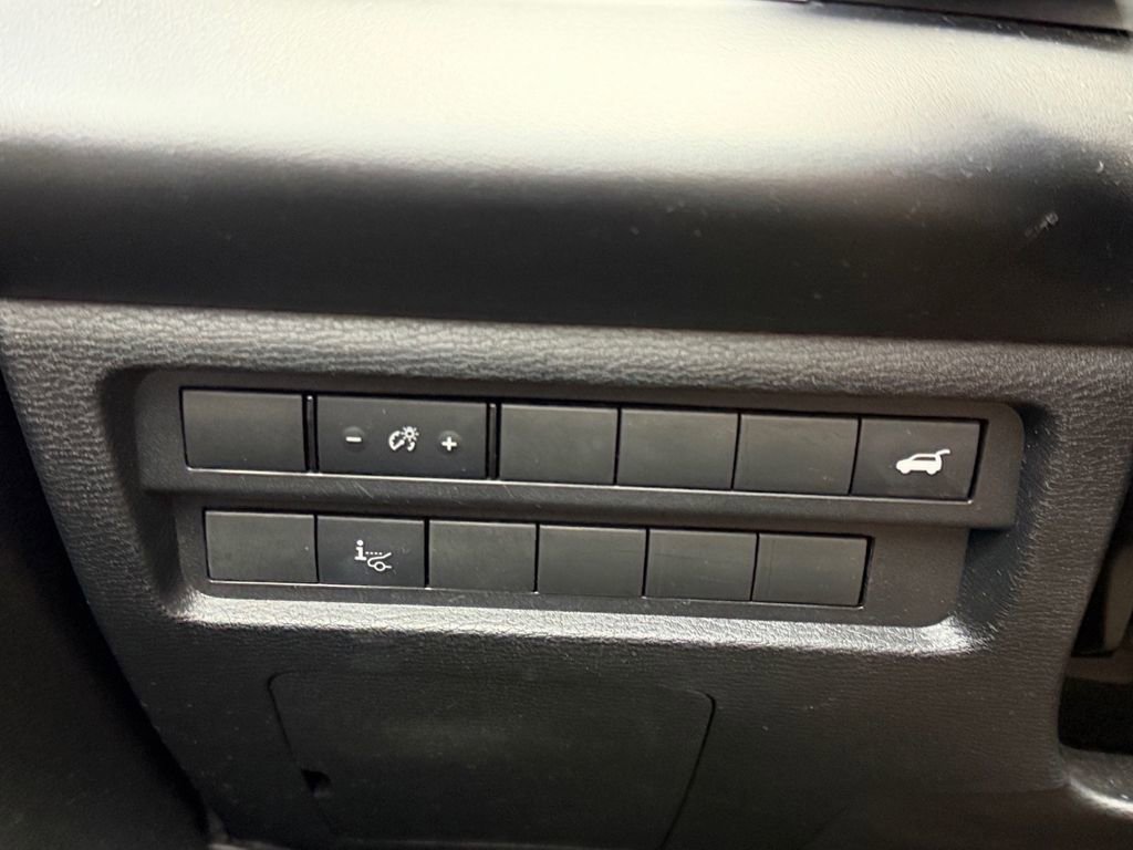 Used 2024 Mitsubishi Outlander SEL image 25