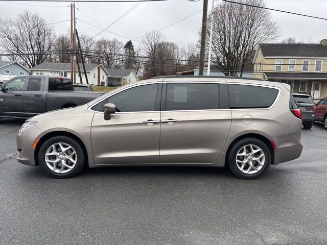Used 2018 Chrysler Pacifica Touring Plus w/ Tire & Wheel Group image 4