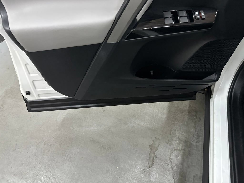Used 2016 Toyota RAV4 Limited FWD image 39