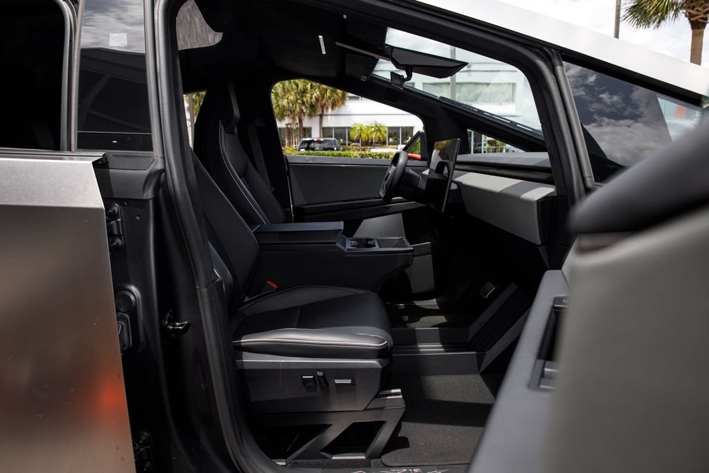 Used 2025 Tesla Cybertruck AWD Crew Cab image 12