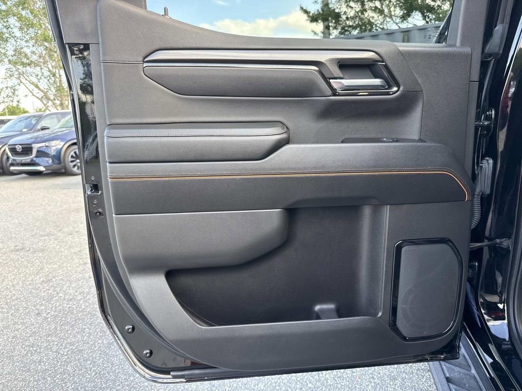 Used 2025 GMC Sierra 1500 AT4 w/ AT4 Premium Package AWD/4WD image 17