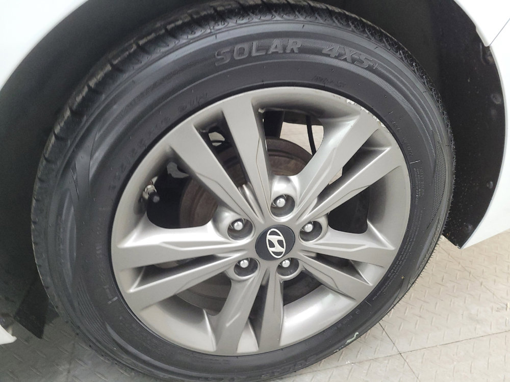 Used 2017 Hyundai Elantra SE image 31