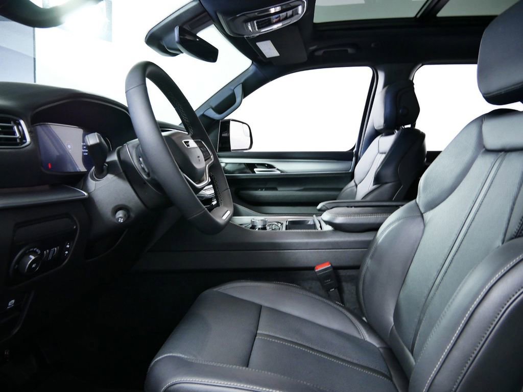 Used 2024 Jeep Wagoneer L Series II image 34