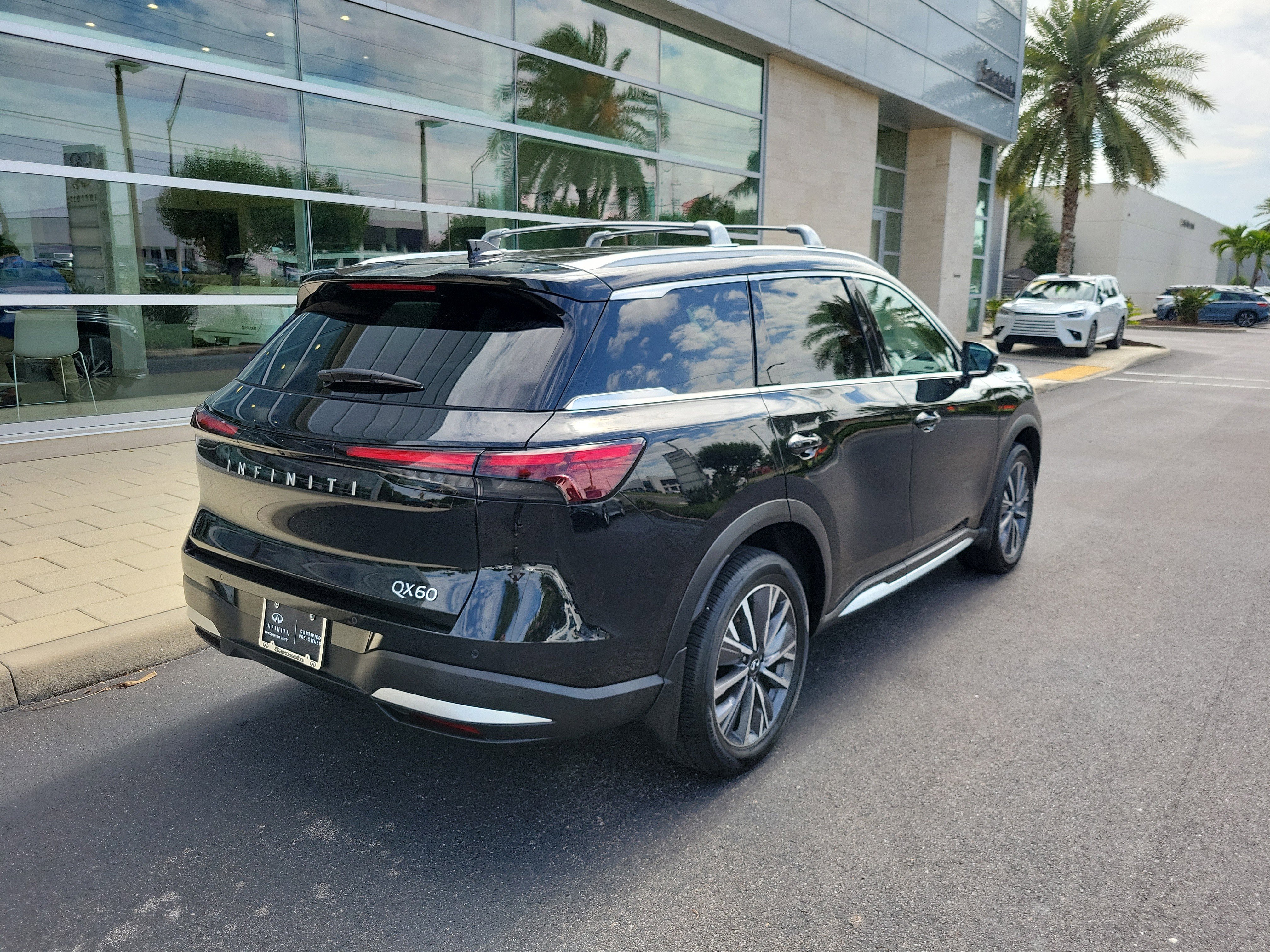 Certified 2026 INFINITI QX60 Luxe w/ Cargo Package FWD image 4