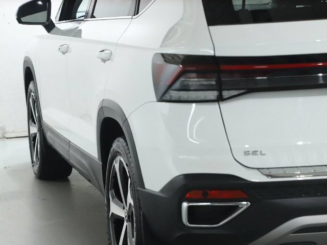 Certified 2025 Volkswagen Taos SEL AWD/4WD image 43