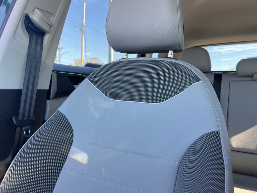 Used 2023 Volkswagen Taos SE image 22